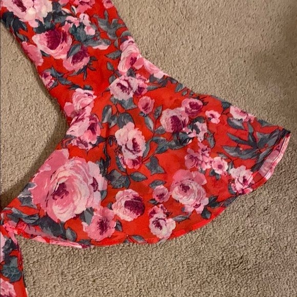 ***NWT*** B DARLIN RED AND PINK FLORAL BELL‎ SLEEVE OPEN BACK DRESS - Picture 4 of 14